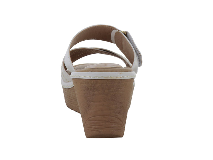 Sandalia de plataforma SARY color blanco con suela color latte y correas cruzadas en la parte frontal.