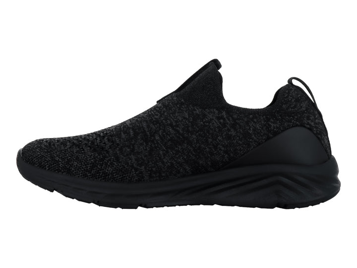 Zapato deportivo Lotto negro estilo slip-on con tejido transpirable y suela negra.