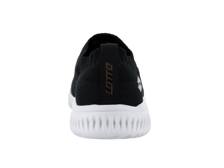 Tenis deportivos Lotto color negro con suela blanca y logotipo dorado en el lateral.