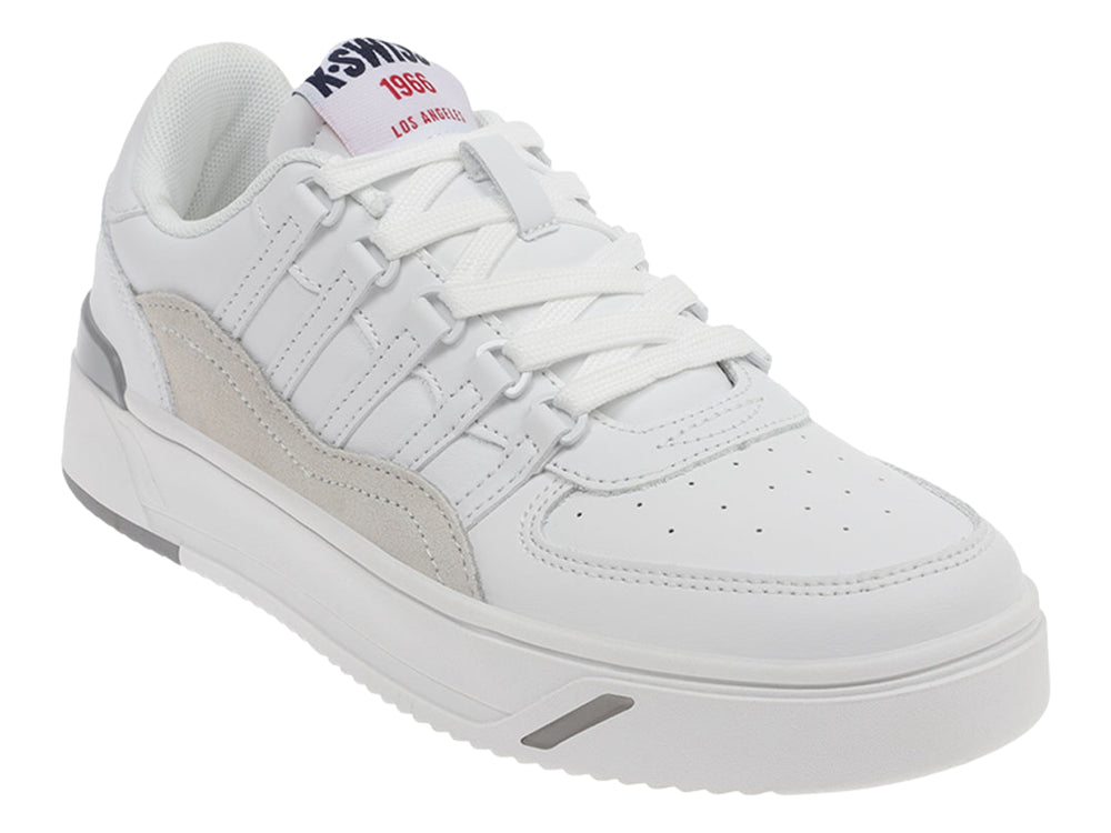 Tenis K-Swiss blancos con detalles en gris y suela blanca, estilo deportivo.