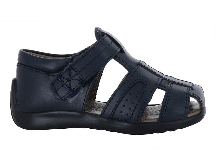 Sandalia para niño en color azul marino con cierre de velcro y suela cómoda.