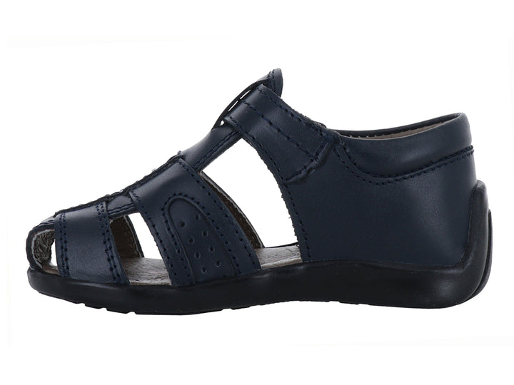 Sandalia para niño en color azul marino con cierre de velcro y suela cómoda.