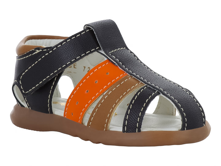 Sandalia infantil multicolor con correas en azul marino, naranja y café, suela marrón y cierre de velcro.