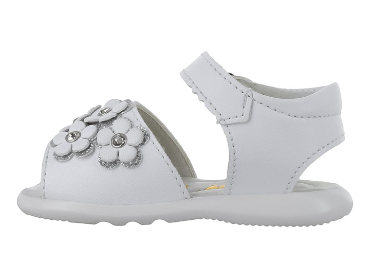 Sandalia blanca para bebé con detalles de flores brillantes y correa con hebilla.