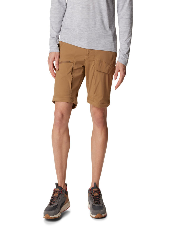 Hombre vistiendo pantalón Columbia Delta MaxTrail Lite convertible en color café para senderismo.