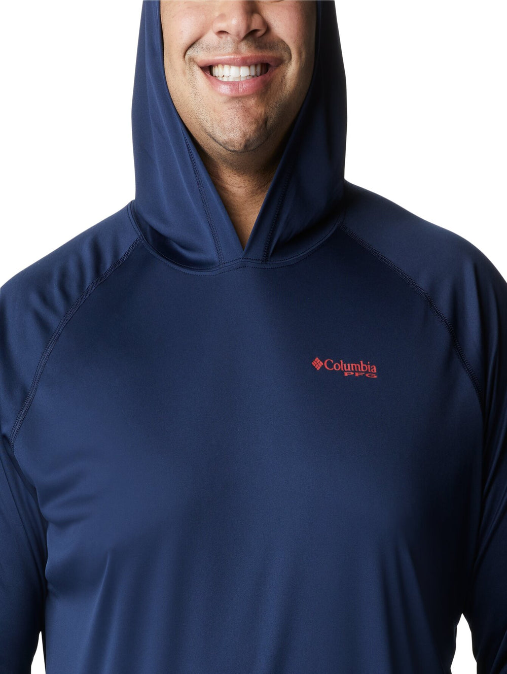 Sudadera con capucha color azul marino marca Columbia con detalles en rojo.