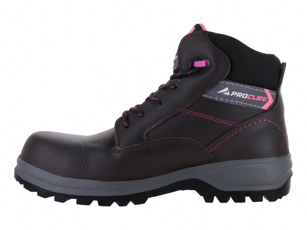 Bota de seguridad marca Cliff en color café con detalles en rosa y suela gris con casco de protección.