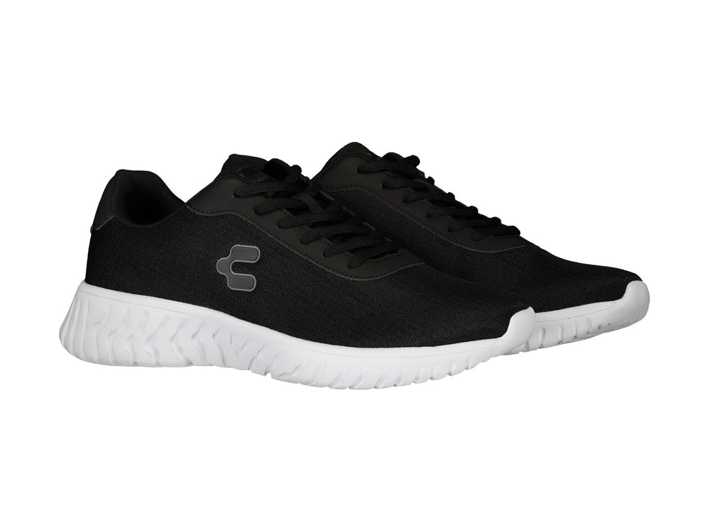 Tenis deportivos Charly en color negro con suela blanca ondulada y agujetas negras.