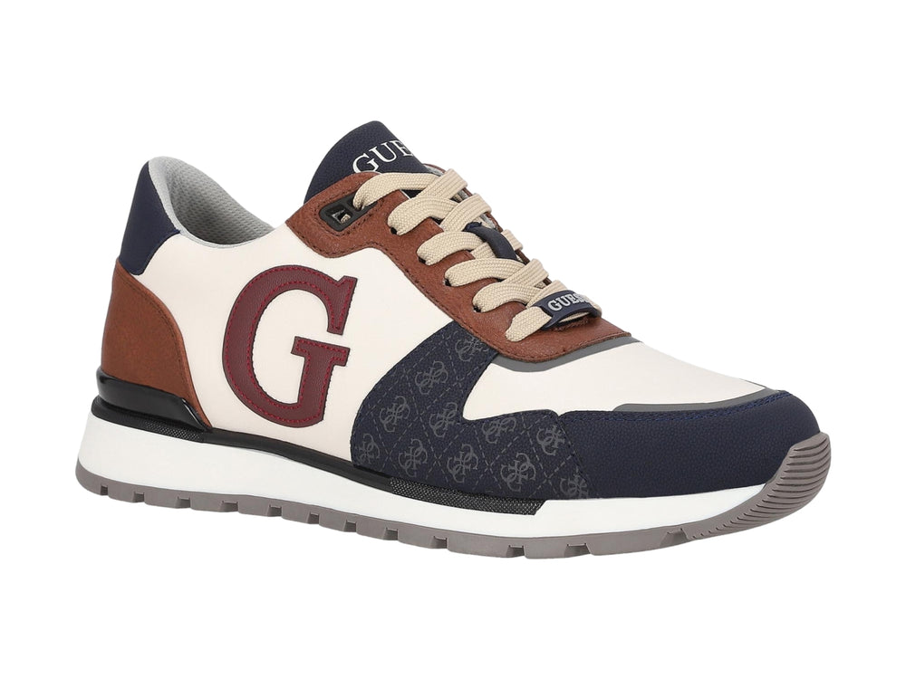 Tenis Guess color beige con detalles en azul marino y café, suela blanca y logotipo G lateral.