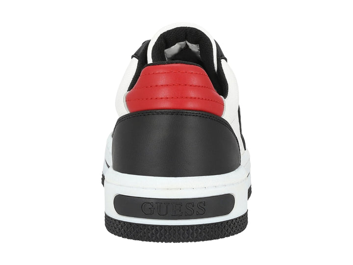Tenis Guess blancos con detalles en negro y rojo, diseño deportivo.