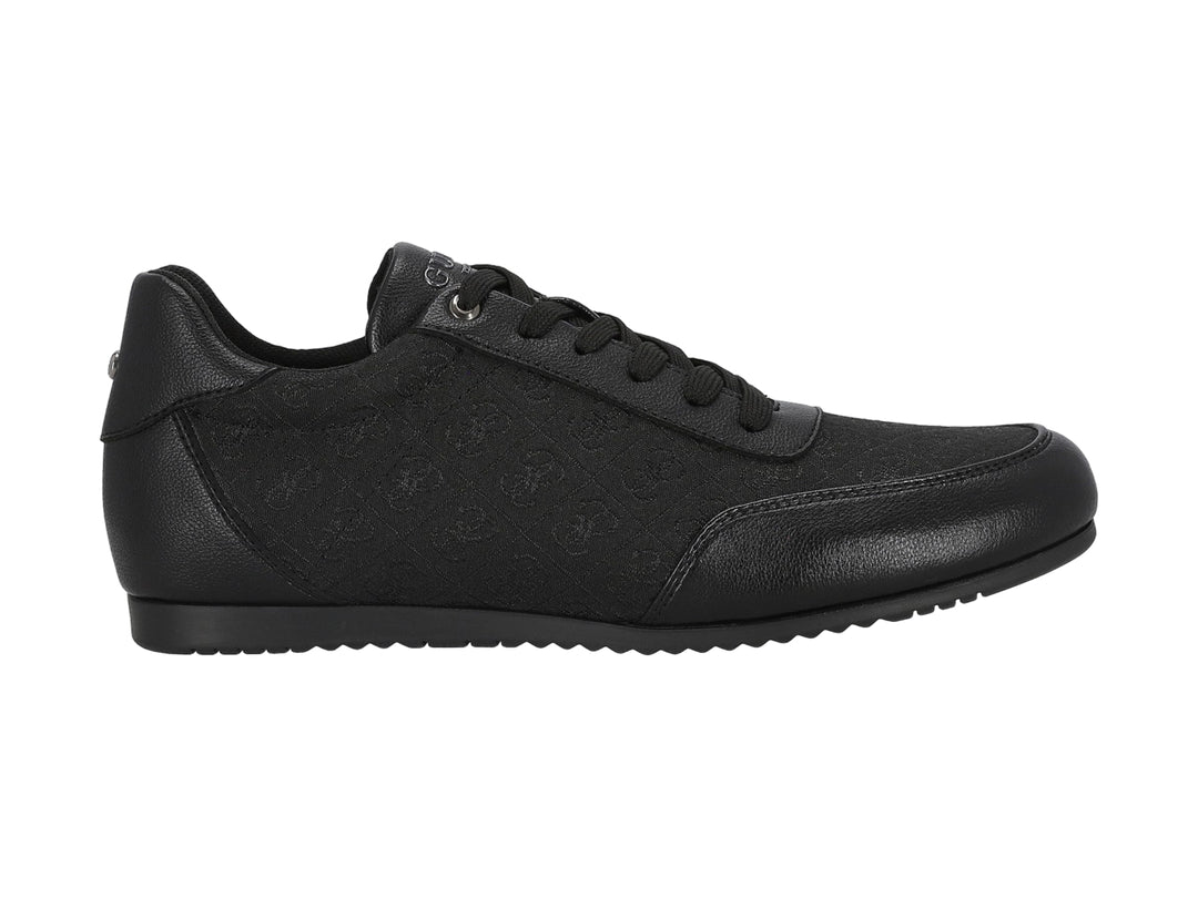 Tenis Guess modelo Tilode en color negro total con detalles de textura y cordones.