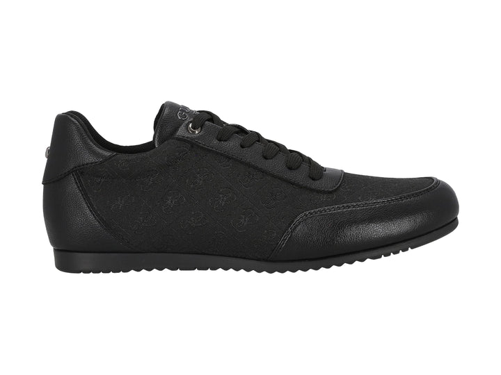 Tenis Guess modelo Tilode en color negro total con detalles de textura y cordones.