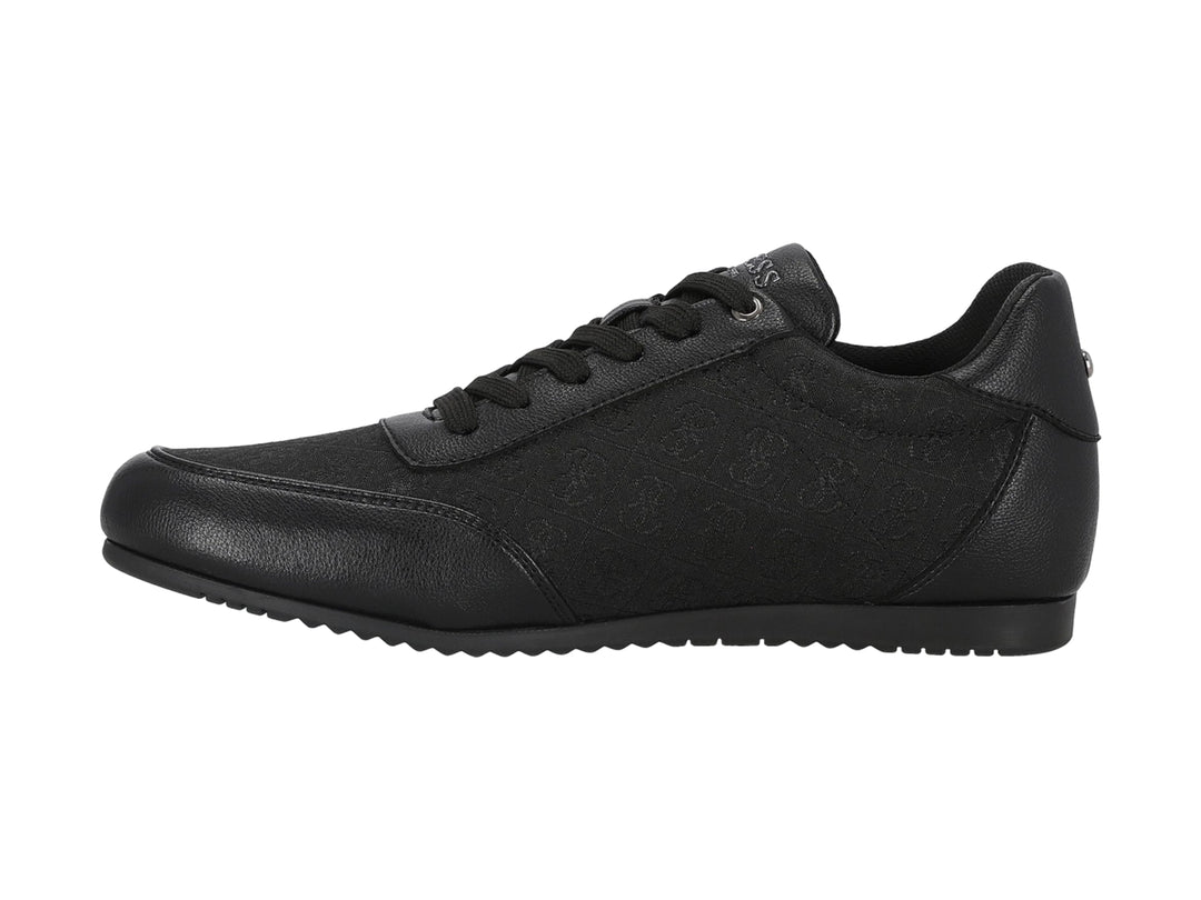 Tenis Guess modelo Tilode en color negro total con detalles de textura y cordones.