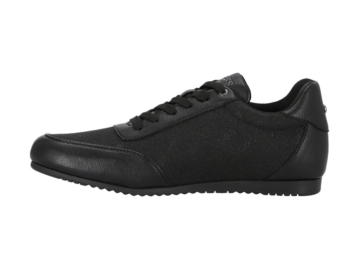 Tenis Guess modelo Tilode en color negro total con detalles de textura y cordones.