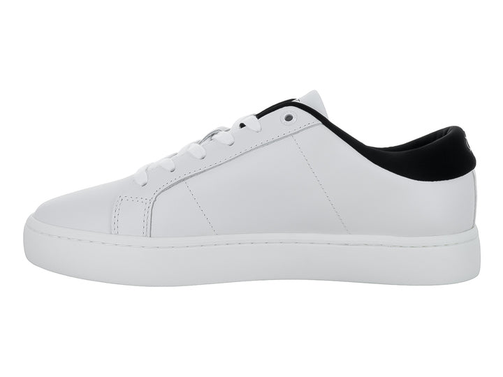 Tenis blancos Calvin Klein para hombre con detalle negro en el talón y logotipo lateral.