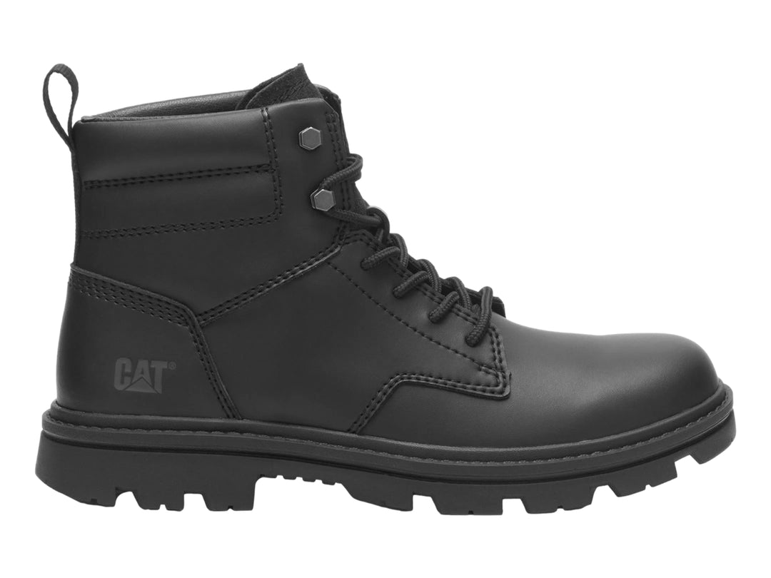 Bota de cuero color negro marca Caterpillar con suela track y cordones.