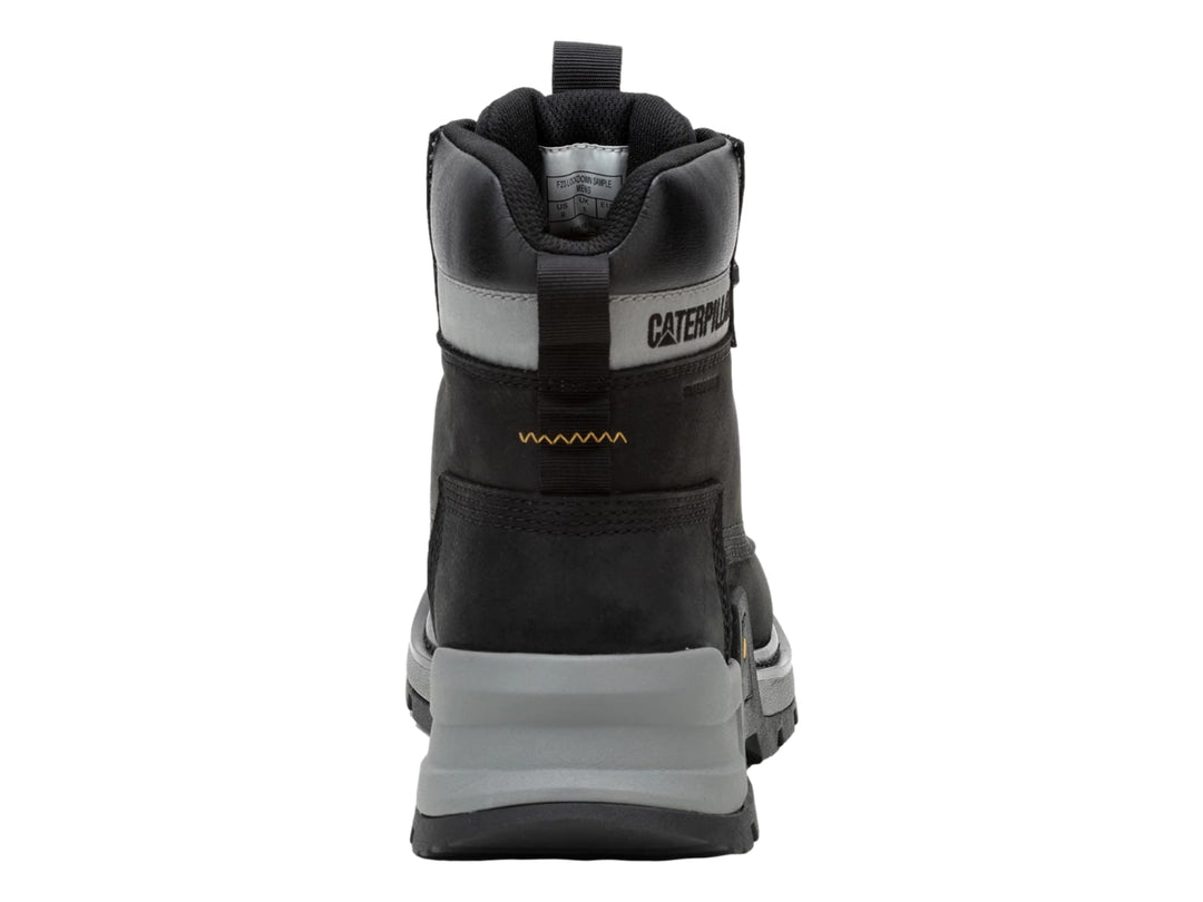 Bota Caterpillar de cuero color negro con suela gris y cordones amarillos.