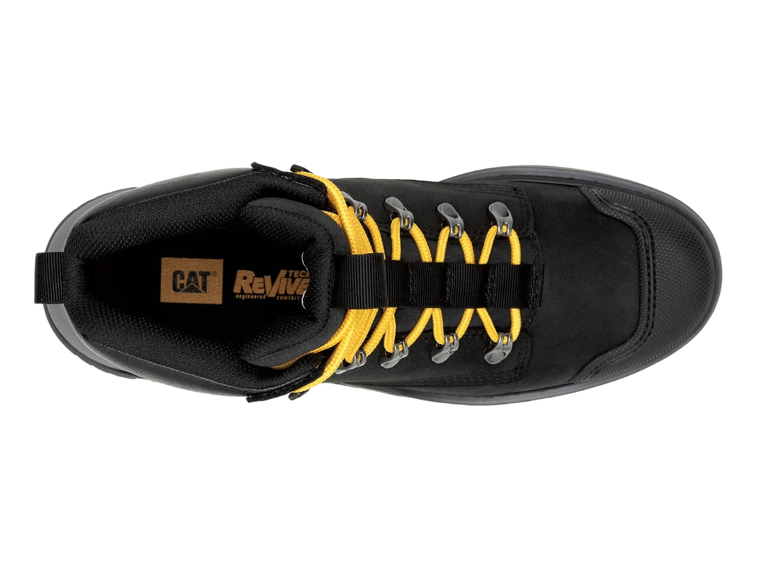 Bota Caterpillar de cuero color negro con suela gris y cordones amarillos.