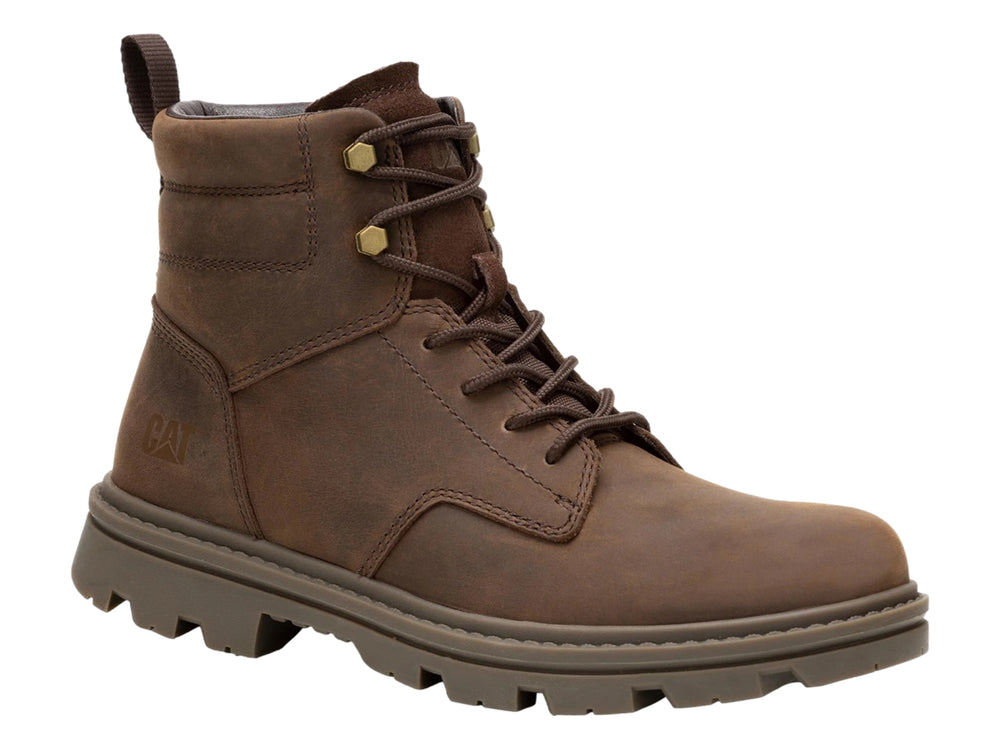 Bota Caterpillar de cuero marrón oscuro con suela robusta y cordones, estilo industrial.
