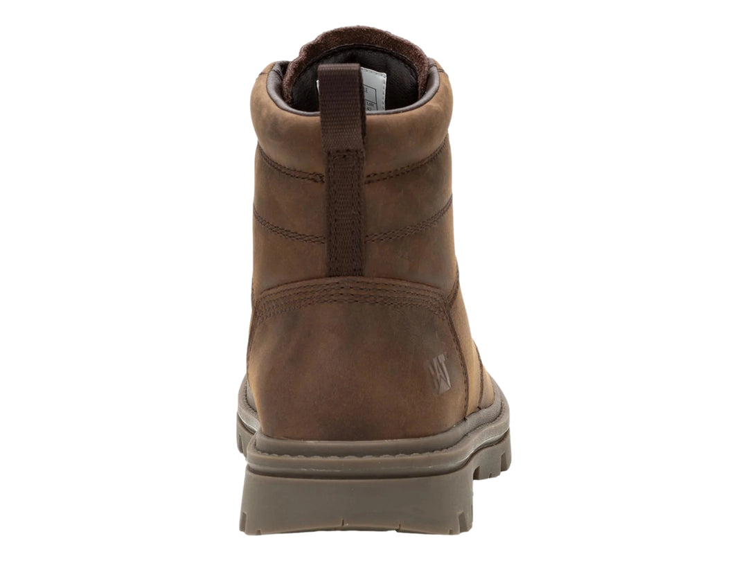 Bota Caterpillar de cuero marrón oscuro con suela robusta y cordones, estilo industrial.
