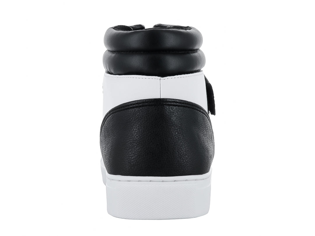 Tenis botín Guess multicolor con detalles en negro, verde oliva y naranja sobre fondo blanco.