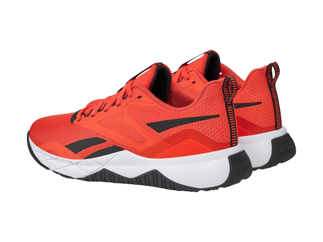 Tenis deportivos Reebok en color rojo cereza con detalles en negro y suela blanca.
