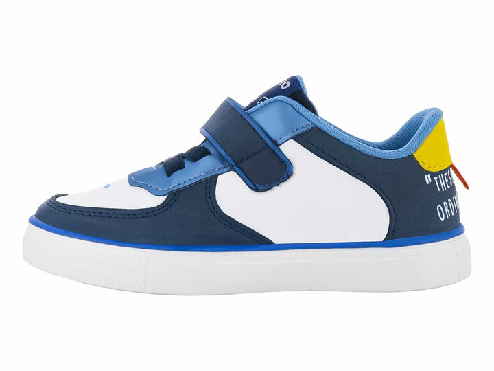 Tenis infantiles color azul marino y blanco con diseño de tiburón y cierre de velcro.