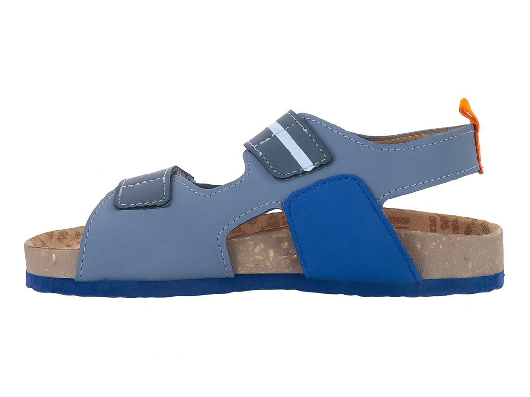 Sandalia azul para niño con correas de velcro, suela color corcho y detalle de texto blanco en el lateral.