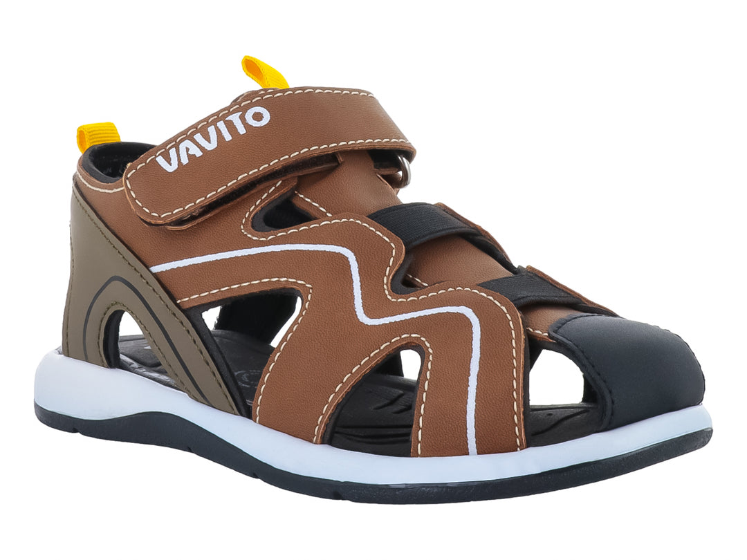 Sandalia VAVITO para niño en color cognac con suela blanca y negra y cierre de velcro.