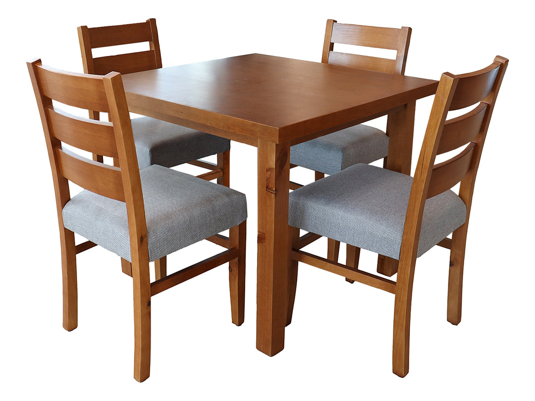Conjunto de comedor con mesa cuadrada y cuatro sillas en color nogal con asientos grises.