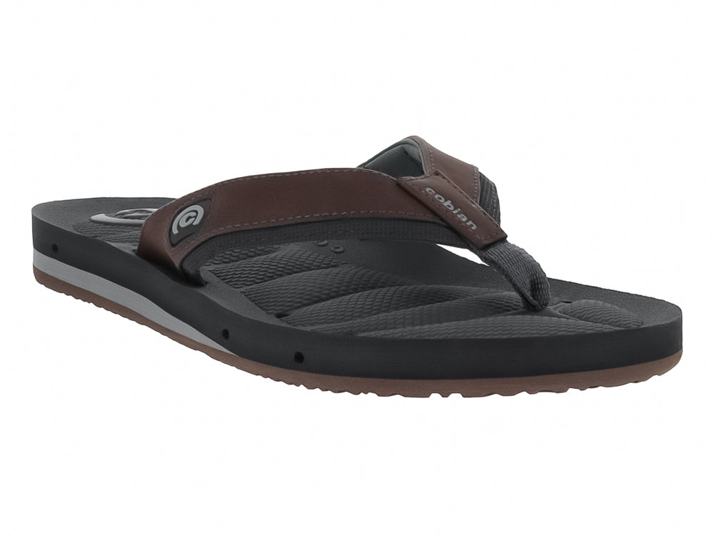 Sandalias Cobian para hombre en color negro y marrón con suela ergonómica.