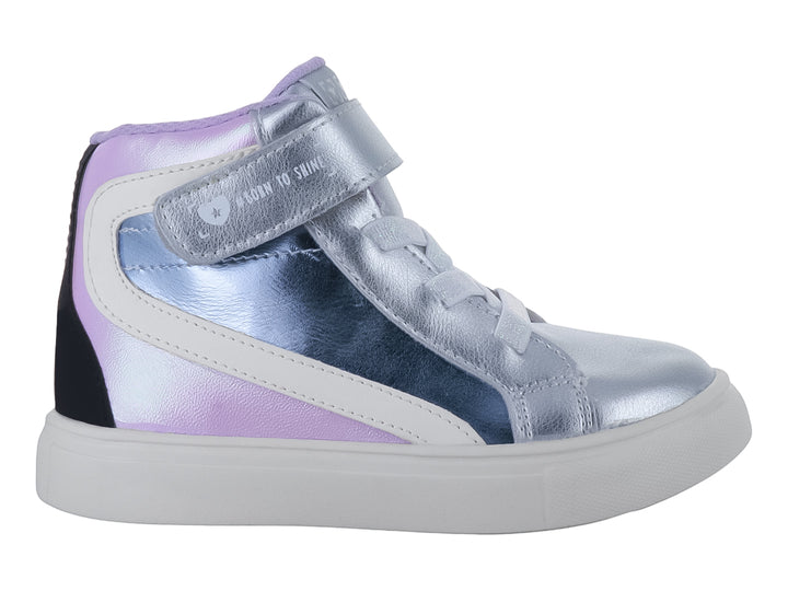 Tenis botín infantil color plata metálico y morado con suela blanca y correa de velcro.