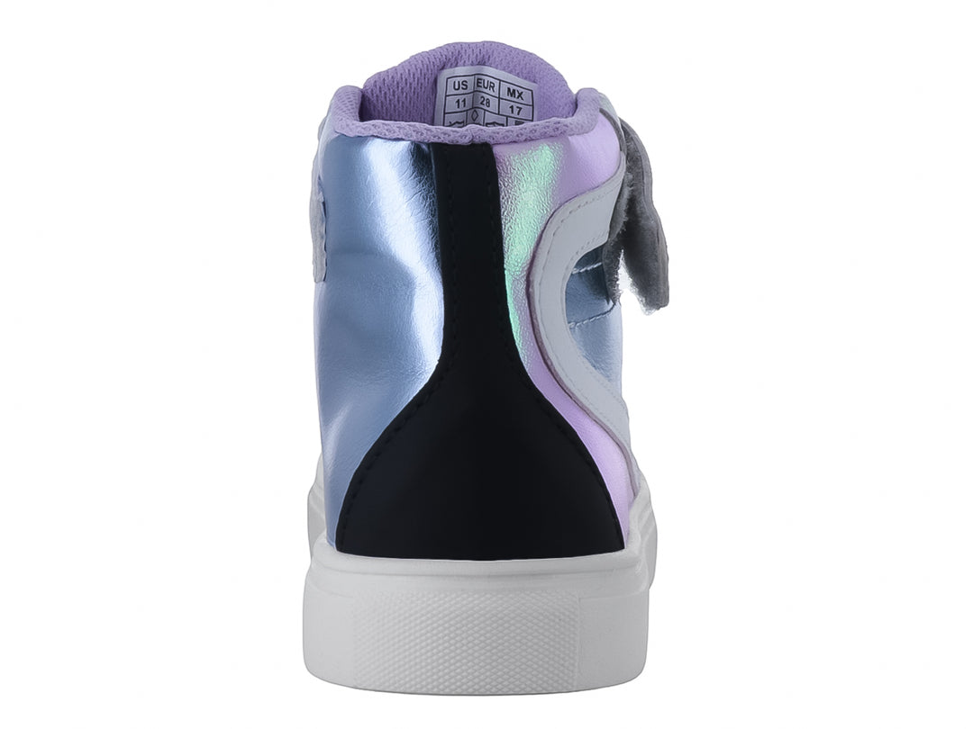 Tenis botín infantil color plata metálico y morado con suela blanca y correa de velcro.