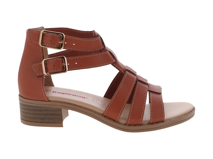 Sandalia color camel con tacón cuadrado y correas ajustables con hebillas doradas.