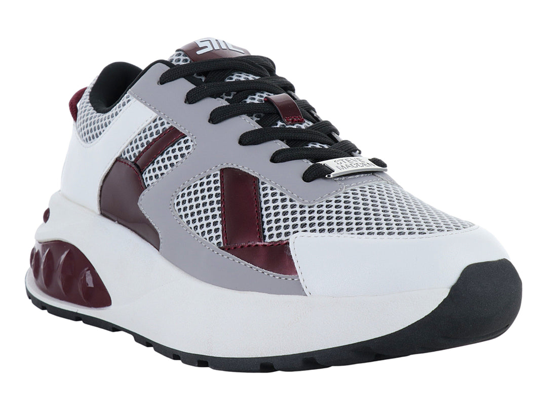 Tenis Steve Madden Logan en colores blanco, gris y borgoña con suela ancha y detalles de malla.