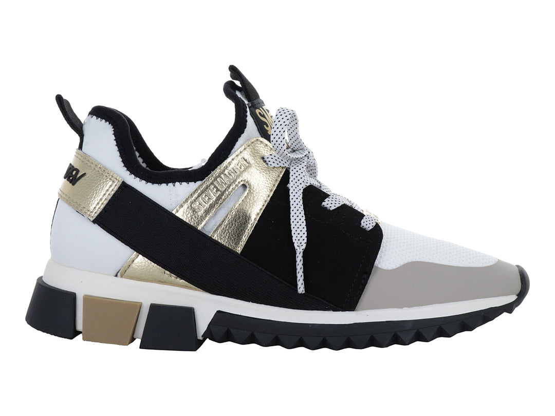 Tenis Steve Madden modelo Decend en colores blanco, negro y dorado con suela gruesa dentada.