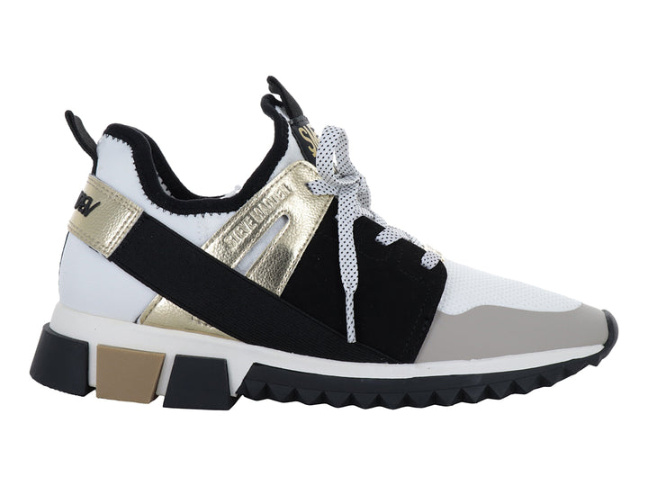 Tenis Steve Madden modelo Decend en colores blanco, negro y dorado con suela gruesa dentada.