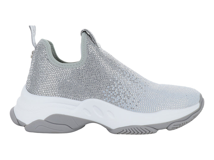 Tenis plateados brillantes de Steve Madden con suela gruesa blanca y gris, diseño sin cordones.