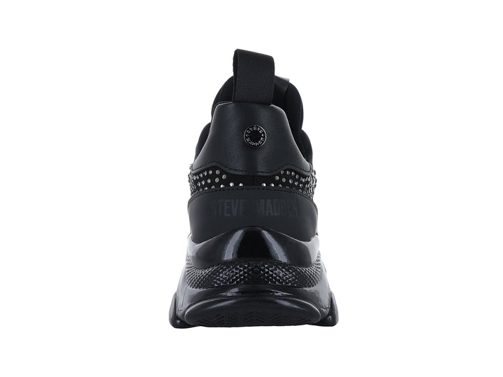 Tenis deportivos negros Steve Madden con detalles de cristales y suela chunky brillante.