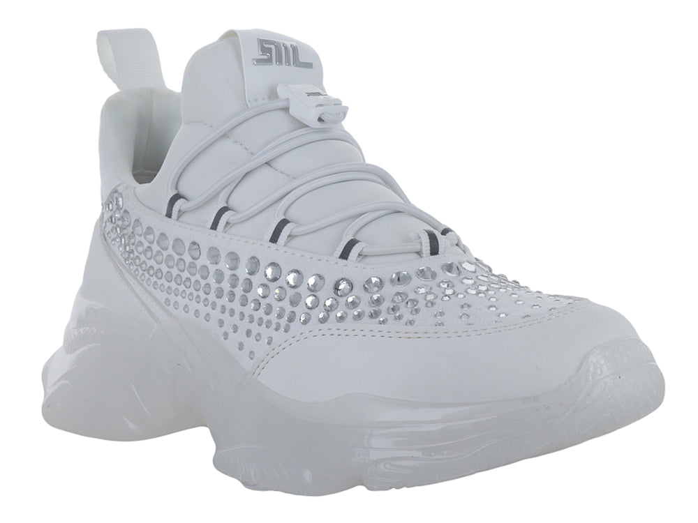 Tenis blancos de plataforma Steve Madden con incrustaciones de cristales brillantes en el lateral.