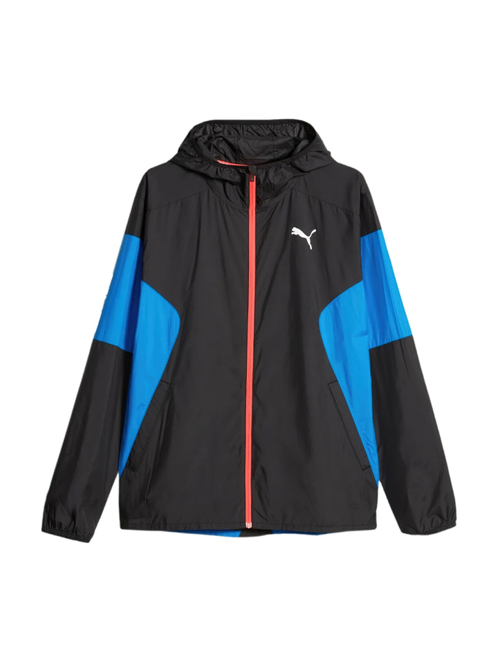 Chaqueta deportiva PUMA ligera en colores negro y azul con capucha y cierre frontal rojo.