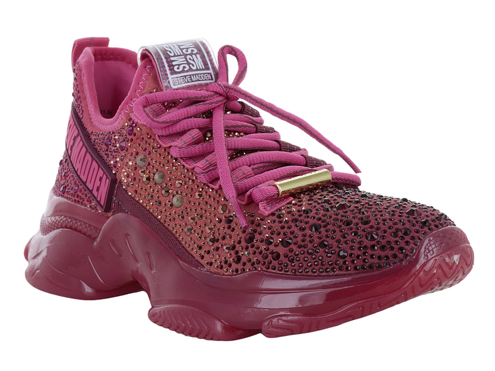 Tenis Steve Madden color raspberry con suela de plataforma y detalles de cristales brillantes.