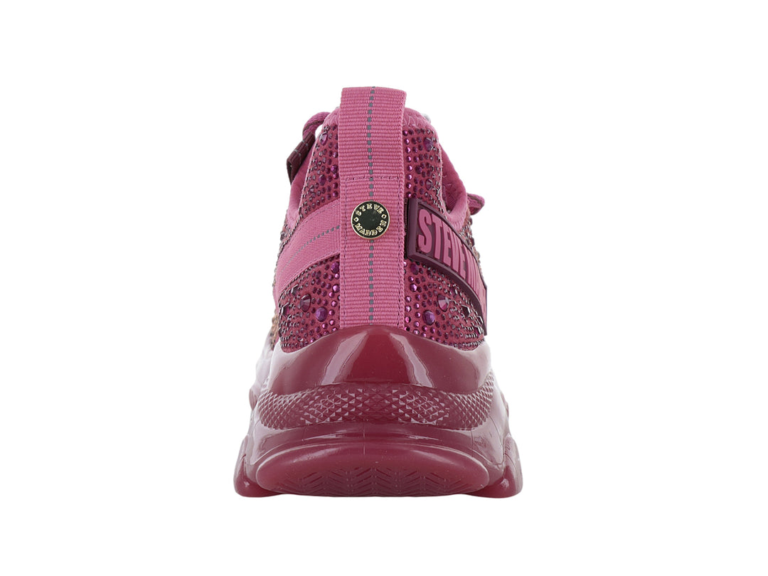 Tenis Steve Madden color raspberry con suela de plataforma y detalles de cristales brillantes.