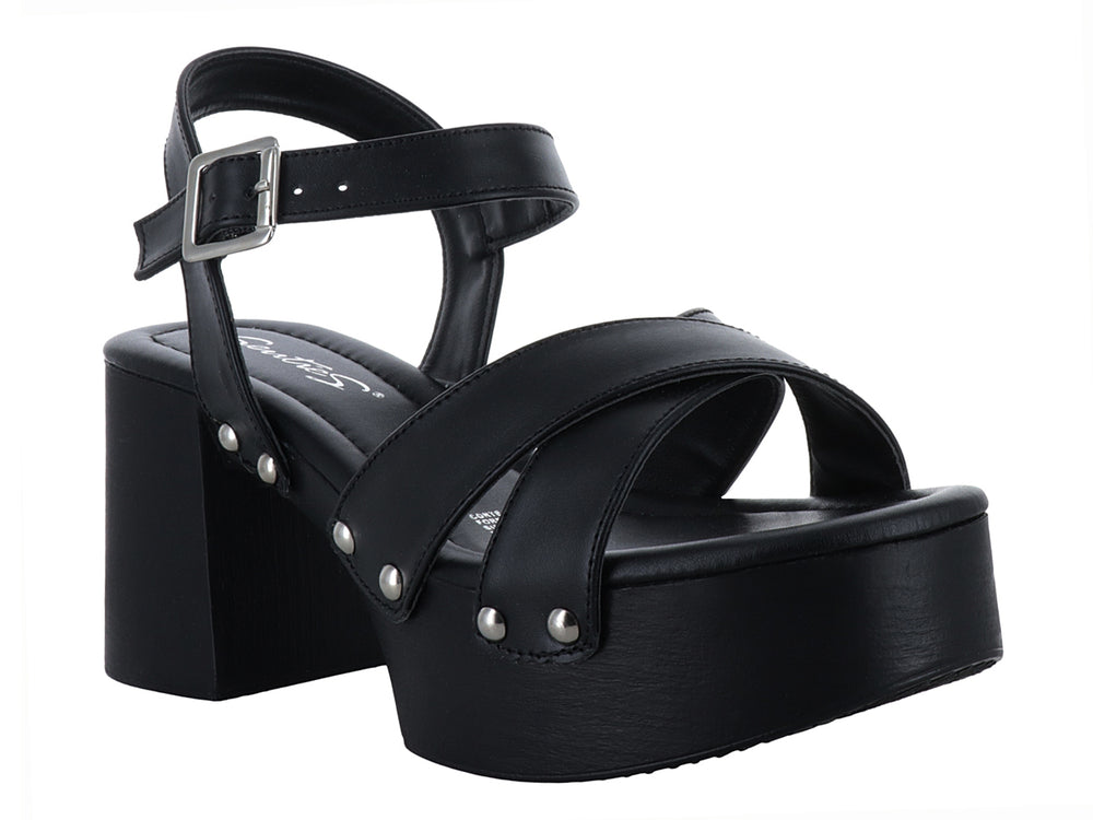 Sandalia Senties color negro con plataforma, tacón grueso y detalles de remaches plateados.