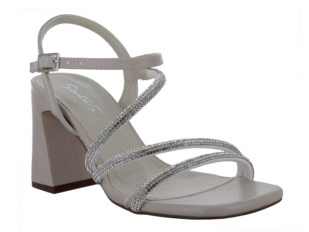 Sandalia beige de tacón cuadrado con tiras decoradas con pedrería brillante y correa al tobillo.