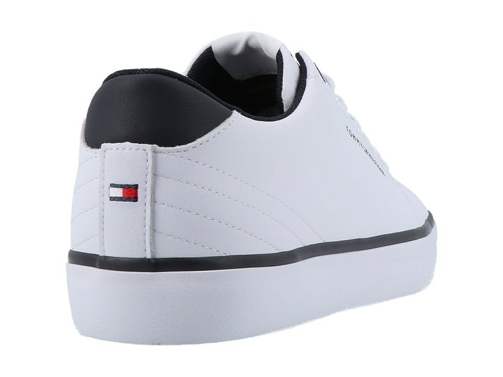 Tenis blancos de cuero Tommy Hilfiger con detalles en azul marino y suela blanca.