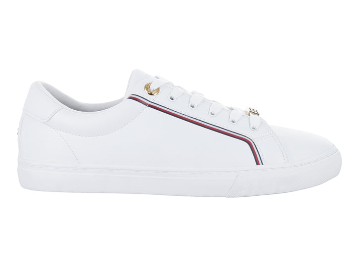Tenis blancos de Tommy Hilfiger con franja multicolor lateral y detalles dorados.