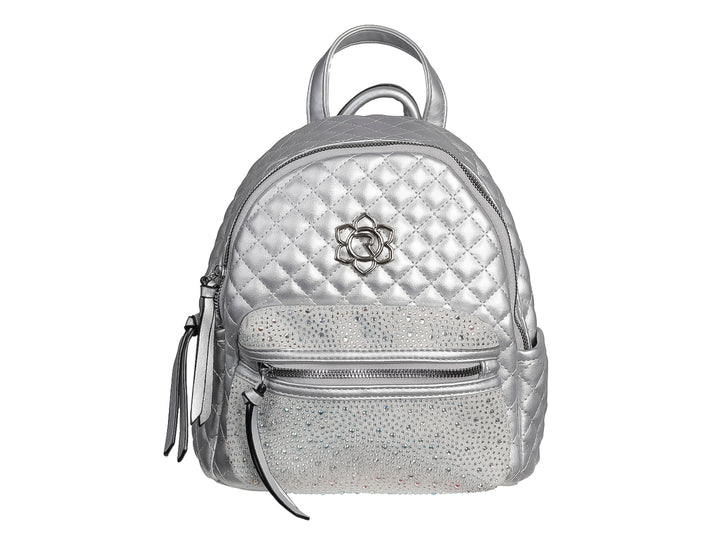 Mochila color plata con diseño acolchado, detalles brillantes y un adorno floral central.