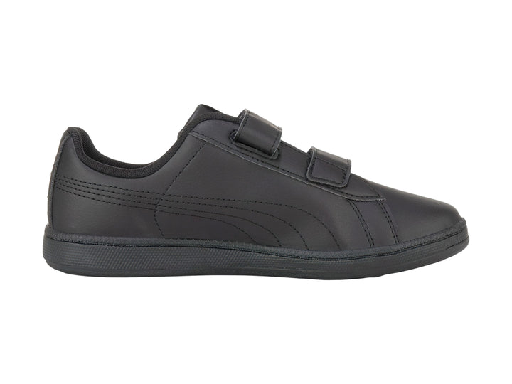 Tenis PUMA negros para niño con cierre de velcro y suela plana.
