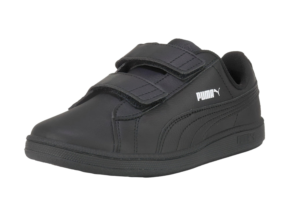 Tenis PUMA negros para niño con cierre de velcro y suela plana.